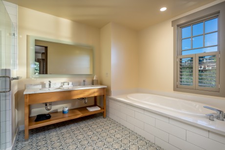 The Agrarian Hotel - Guest Bathroom